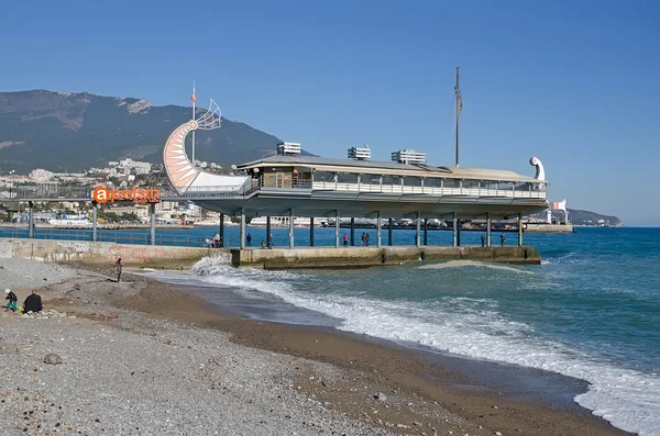 Restaurang vid havet i Yalta — Stockfoto