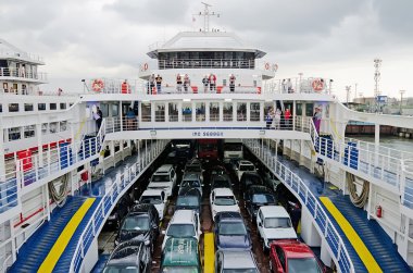 Arabalar ve Kerç havada feribot yolcuları