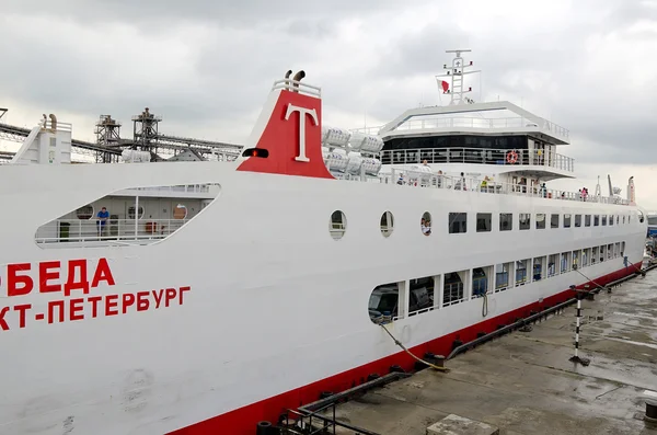 Passager ferry "Victoire" à Port Kavkaz — Photo