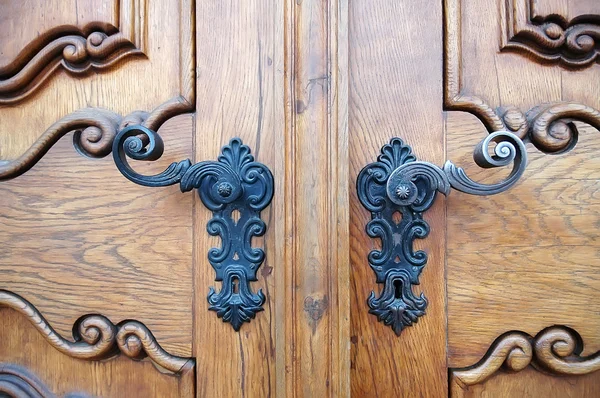 Door knobs on the front door — Stock Photo, Image