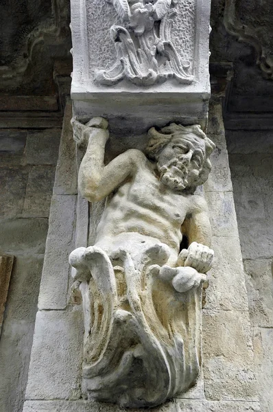 Lvov binada üzerinde eski heykel