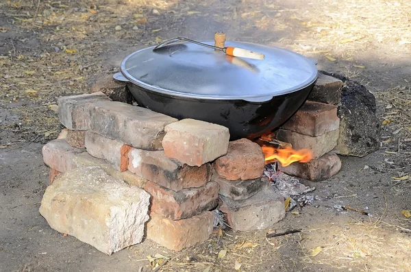 Cooking using cauldron — Stock Photo, Image