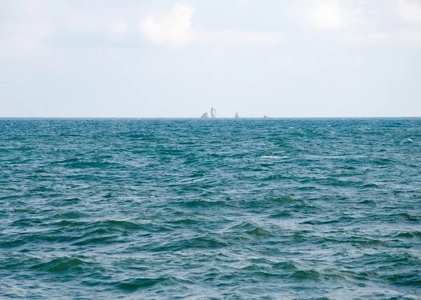 Felsen über dem Meerwasser — Stockfoto