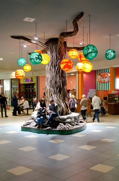 リボフのショッピング センターのツリー — ストック写真