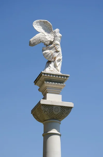 Skulptur am Wasser in Partenit — Stockfoto