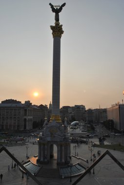 Stella bağımsızlık Meydanı'nda