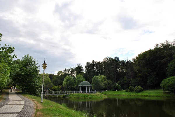 Ogród Dom na wodzie — Zdjęcie stockowe