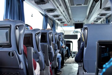 İstanbul 'da otobüs durağı, yolcu otobüsü