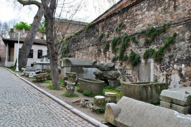 İstanbul 'da antik taş eşyalar