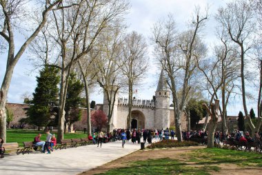 İstanbul 'daki antik bir sarayda Selamlama Kapısı