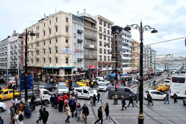 İstanbul 'da gün ortasında olağan trafik sıkışıklığı