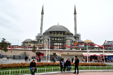 İstanbul 'da büyük bir cami inşa ediliyor 