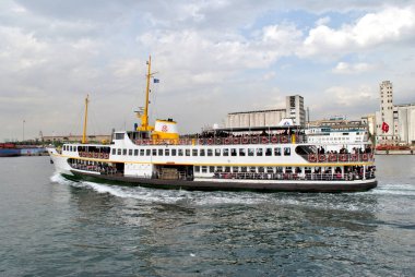 İstanbul, Türkiye 'de yüzen yolcu gemisi