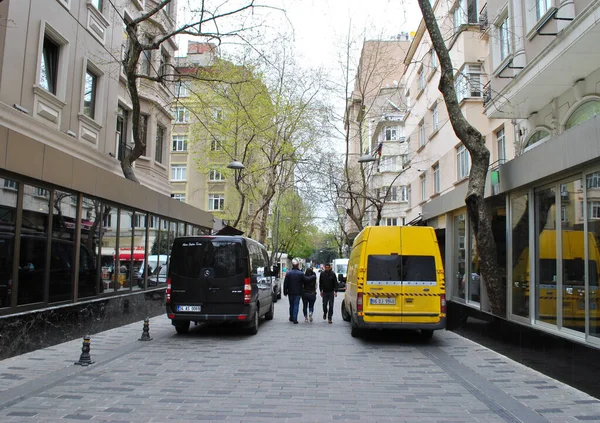 Calle Estrecha Con Furgonetas Estambul Turquía —  Fotos de Stock