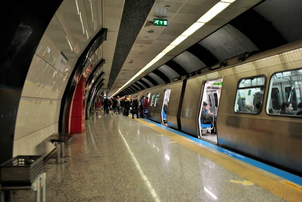 Stazione Della Metropolitana Istanbul Treno Sulla Stazione — Foto Stock