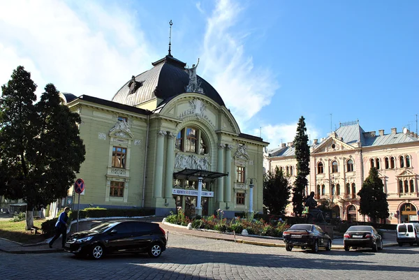 Драматичний театр у Чернівцях — стокове фото