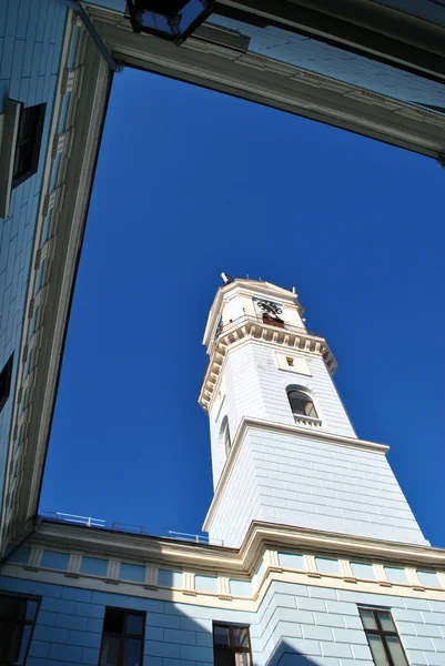 Patio del Ayuntamiento de Chernivtsi, Torre del Ayuntamiento — Foto de Stock