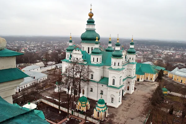 Троицкий монастырь в Чернигове с колокольни — стоковое фото