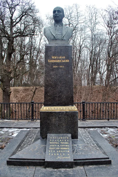 Monumento a Kotsiubynsky, scrittore ucraino — Foto Stock