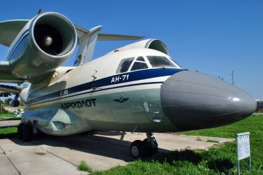 Müzedeki eski bir Sovyet uçağı.