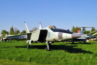 Havacılık müzesinde askeri uçak