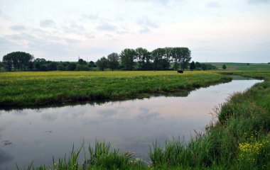 Akşamları nehir manzarası