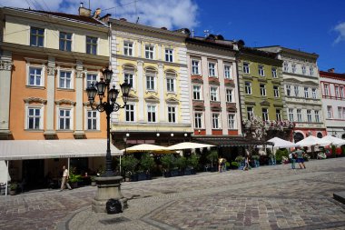 Güneşli havalarda eski şehir merkezinin tarihi merkezi