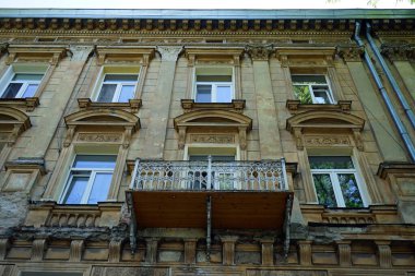 eski bina cephesi ile windows