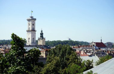 Lviv 'deki belediye binasının kulesi.