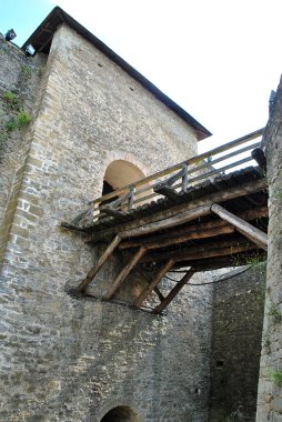 Kaleye giriş olarak ahşap köprü