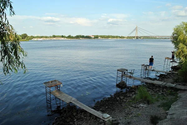 Рибальство місцях в Дніпровська набережна — стокове фото