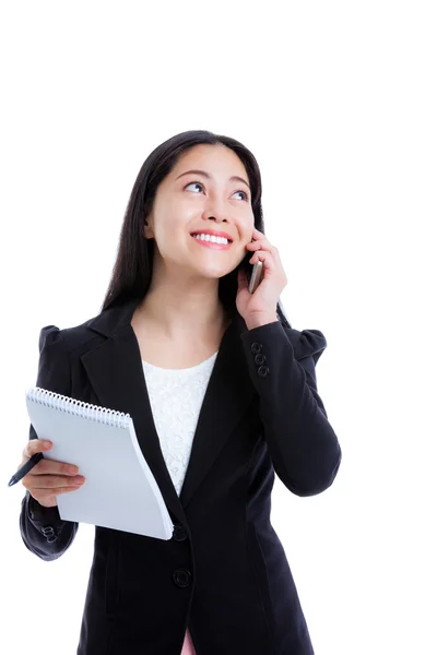 Framgångsrik affärskvinna talar i telefon och hålla Obs papper. Isolerad på vit bakgrund. — Stockfoto