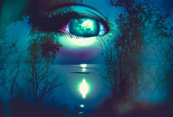 Halloween horror background. Double exposure of eye combined with silhouette of spooky forest. — Stock Photo, Image