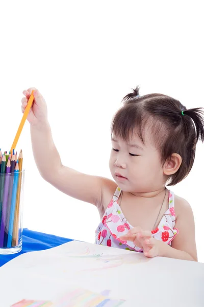 Kleines Mädchen wählt Farbstift zum Zeichnen von Bildern — Stockfoto