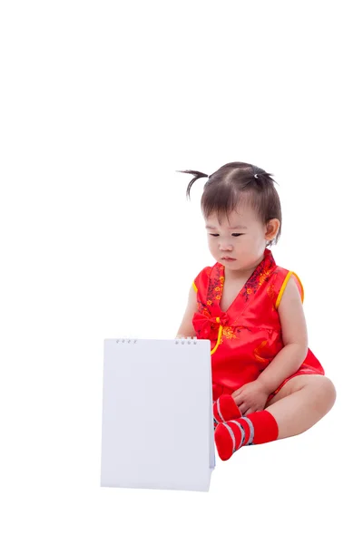 Little asian girl (thai) in traditional chinese cheongsam — Stock Photo, Image