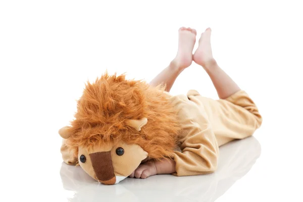 Mignon petit enfant habillé en costume de lion — Photo