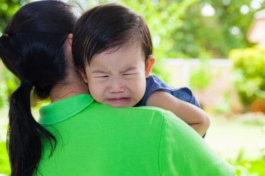 Taşıyan anne ve kızı teselli
