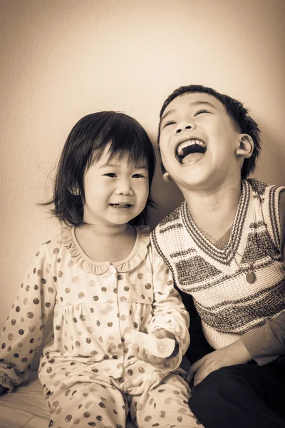 Kleine asiatische (thailändische) Kinder glücklich — Stockfoto