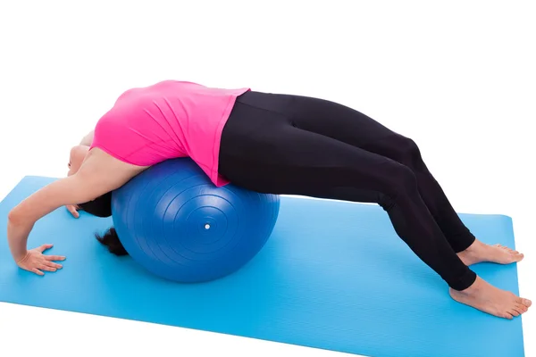 Nő, jóga, gimnasztikai labda fekszik. Elszigetelt fehér. Stúdió — Stock Fotó