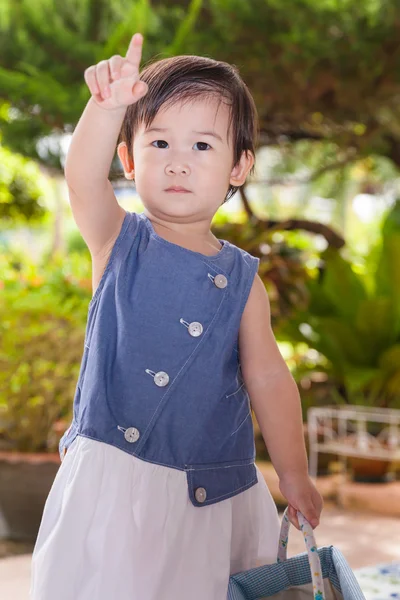 Girl relaxing in the backyard. Outdoor shot — Stock Photo, Image