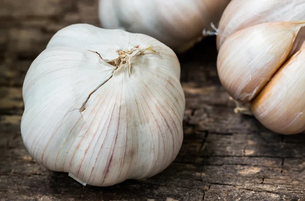 Close up. Still life with garlic on wooden background — Stock Photo, Image