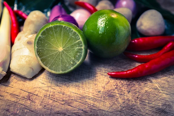 Close up herb and spicy ingredients Thai food (tom yum) — Stock Photo, Image