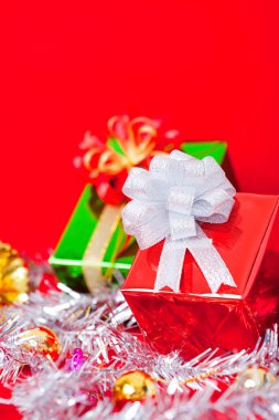 Kutlama teması ile Noel ve yeni yıl hediye