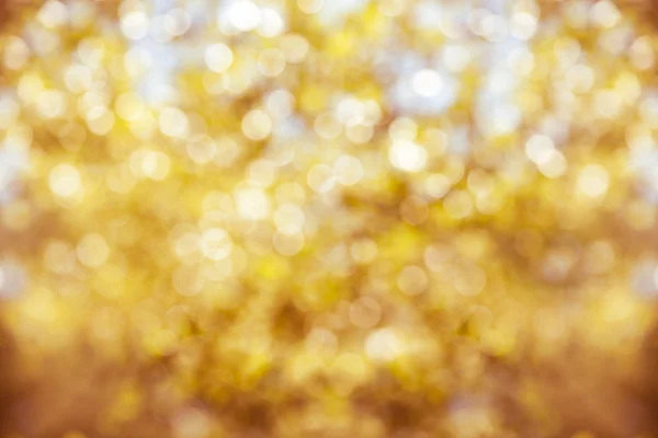 黄色金色闪闪发光的圣诞灯。模糊的抽象背景. — 图库照片