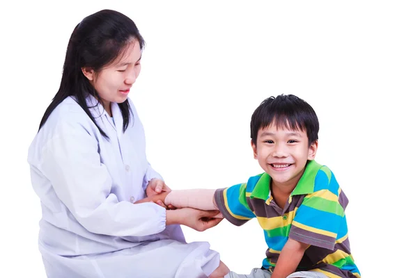 Concepto foto de la salud de los niños y la atención médica. Aislado sobre blanco . — Foto de Stock