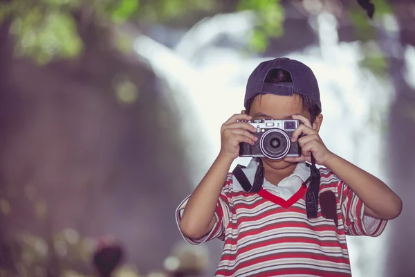 Asian boy photographer with camera — Zdjęcie stockowe