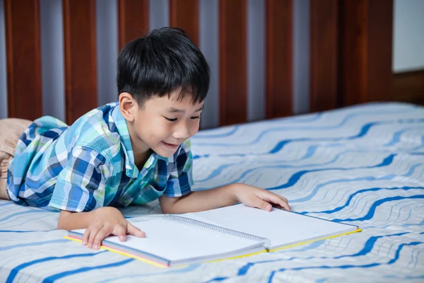 Asian boy reading a book. Education concept. — Stock Photo, Image