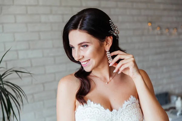 Retrato Una Hermosa Novia Con Ramo Vestido Novia Blanco — Foto de Stock