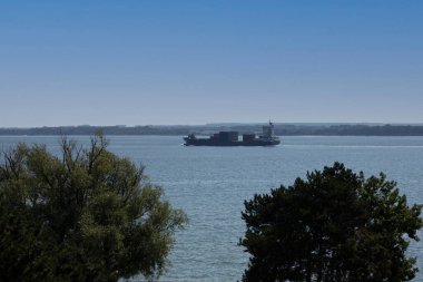Konteyner gemisi Baltık Denizi 'ndeki Trave yakınlarındaki Traemuende' ye yüklendi.