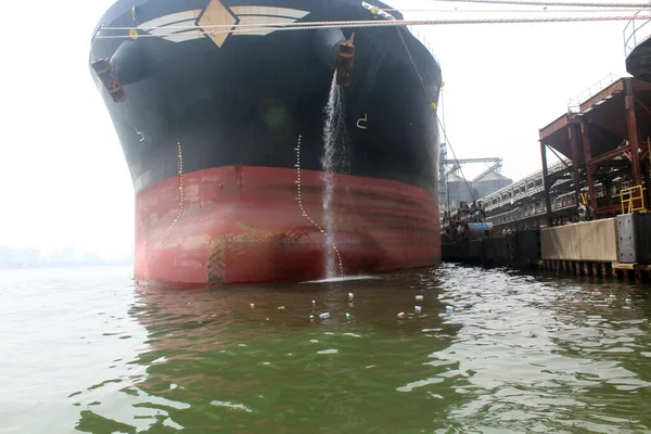 Maj 2021 Lagos Havn Nigeria Billede Skib Der Udtømmer Ballastvand - Stock-foto